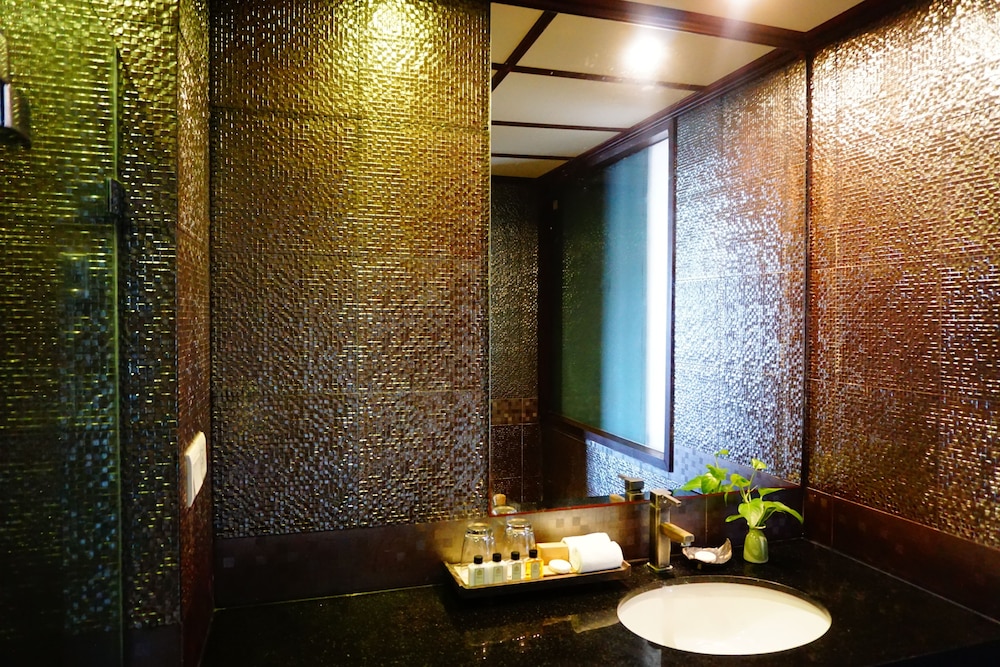Deluxe Double or Twin Room, Pool View - Photo 13