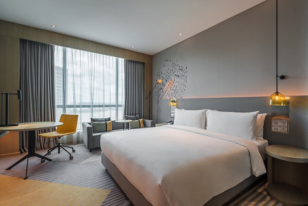 Suite, 1 King Bed, Sea View