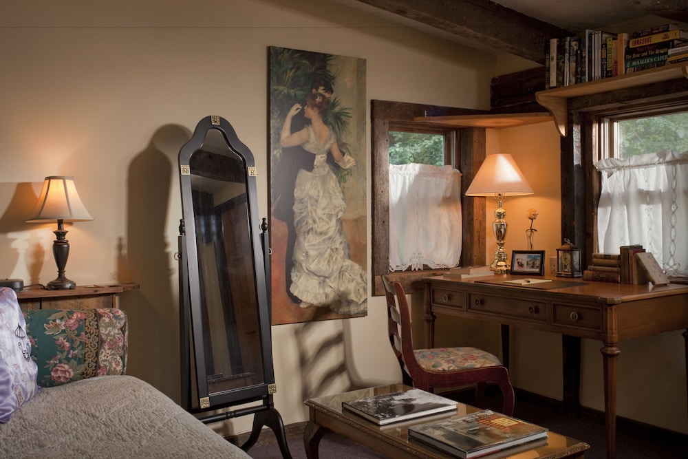 Paris Suite (Using stairs is required for this guest room) photo 3