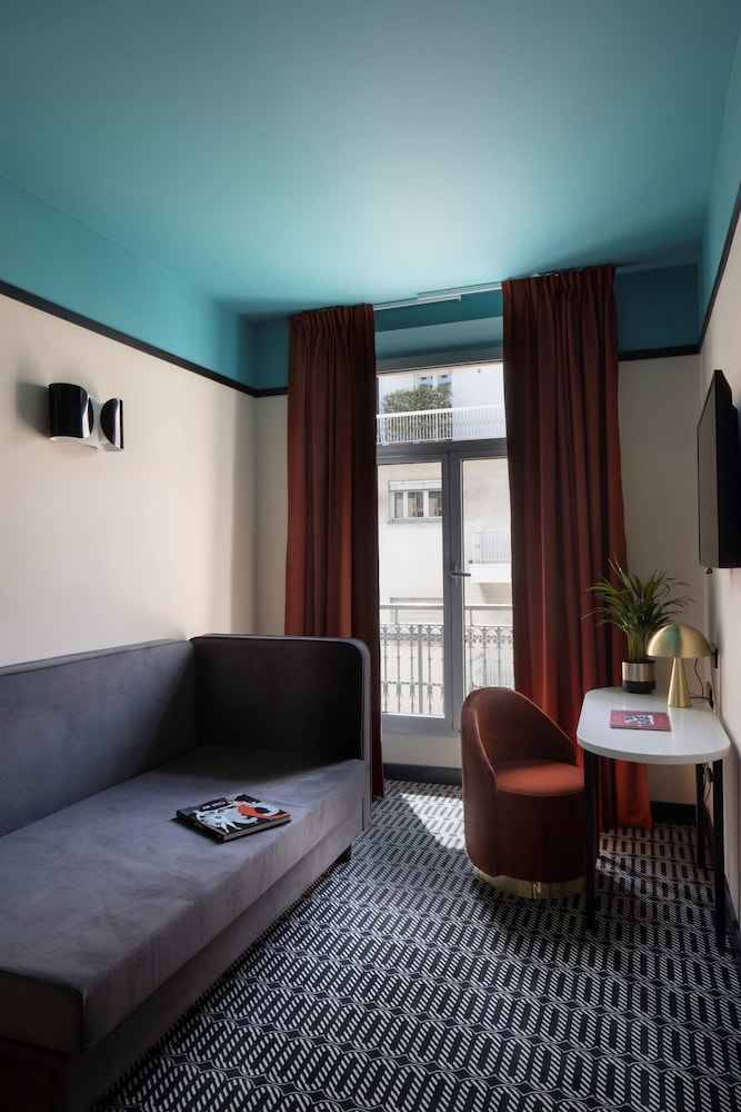 Superior Room, 1 Queen Bed, Non Smoking (with Single Sofabed) - Photo 3
