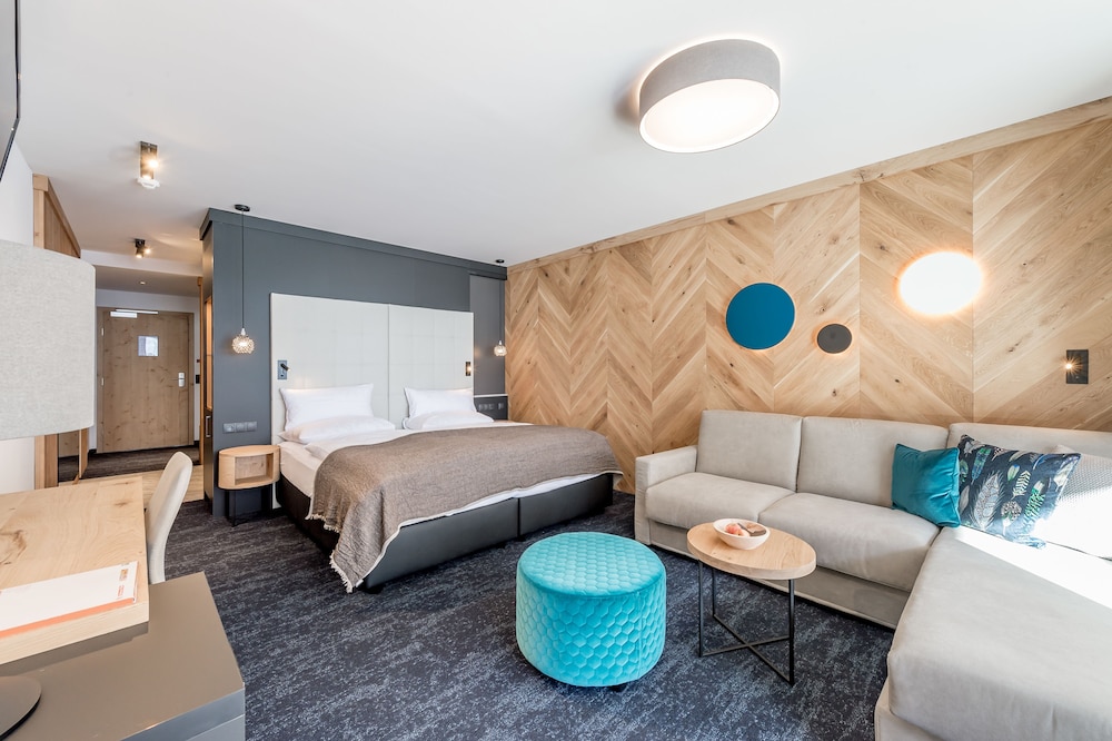 Livestyle-Suite over the Top photo 1