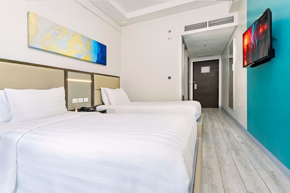 Twin Bed Condotel in Mactan with Beach & Pool Access - Near Airport
