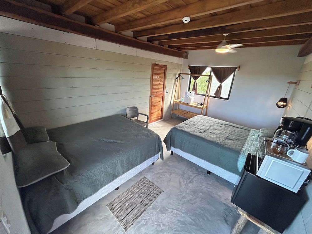 Deluxe Quadruple Room, 2 Queen Beds, Non Smoking, Private Bathroom photo 1