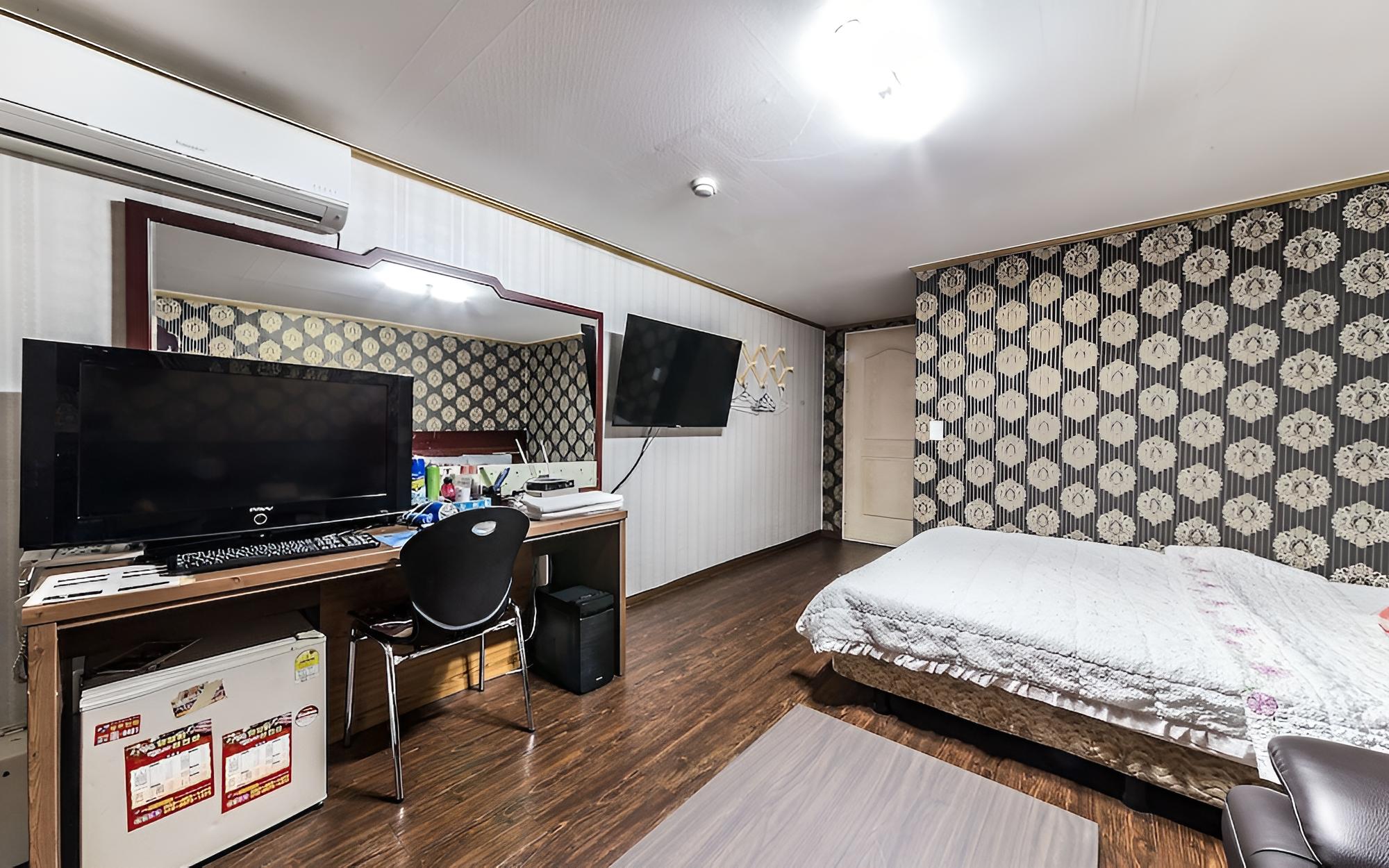 Room (Western-style (Standard room)) - Photo 6