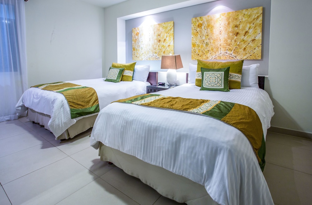 Two-Bedroom Penthouse 1 King Bed with 2 Double beds - Photo 1