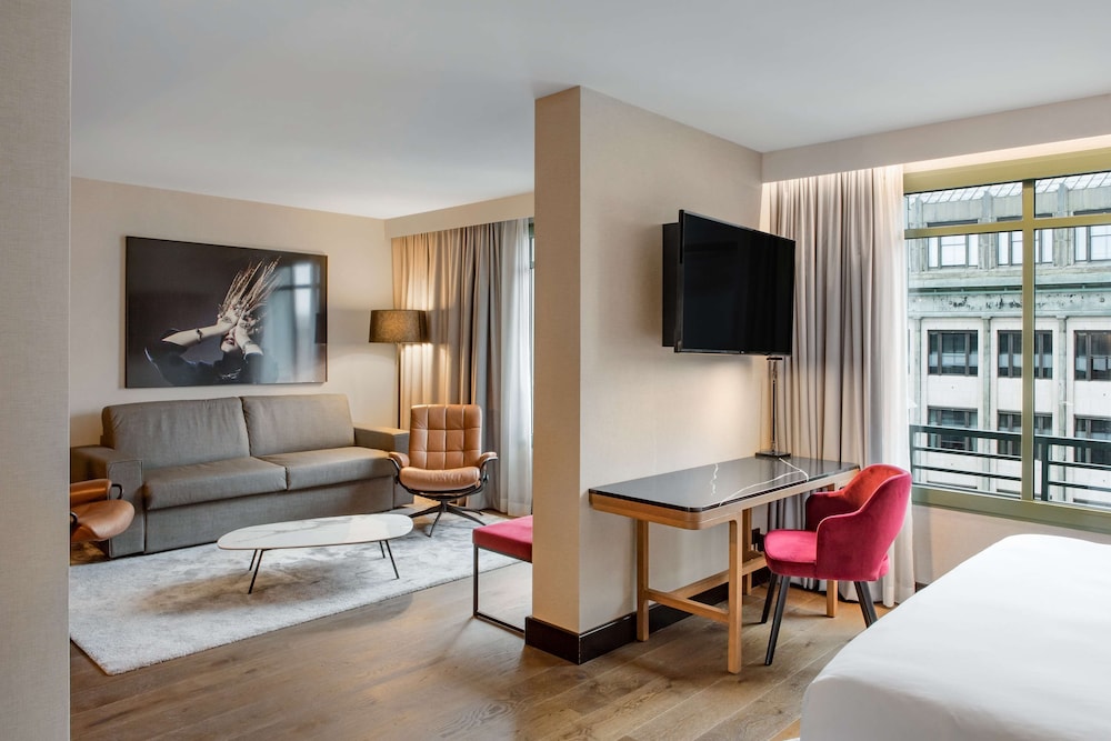 Suite (Apartment)