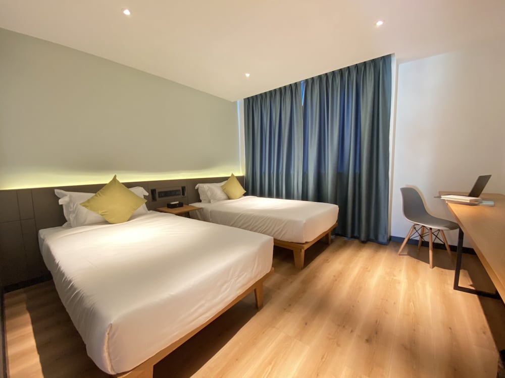 Business Twin Room - Photo 1