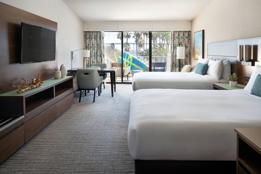 Room, 2 Double Beds, Bay View (Mobility Accessible, Roll-In Shower) - Photo 8