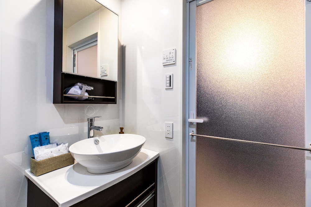 Economy Triple Room - Photo 9
