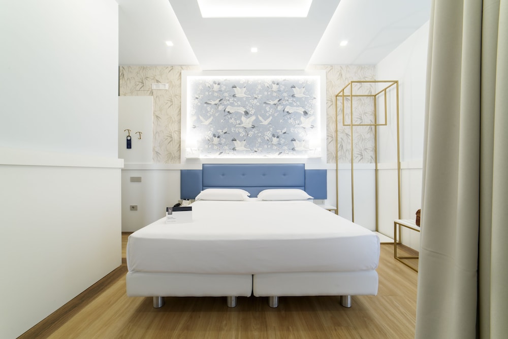 Deluxe Room - Photo 11