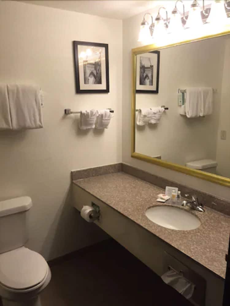 Suite, 2 Queen Beds, Non Smoking - Photo 4