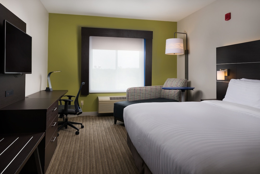 Standard Room, 1 King Bed - Photo 3