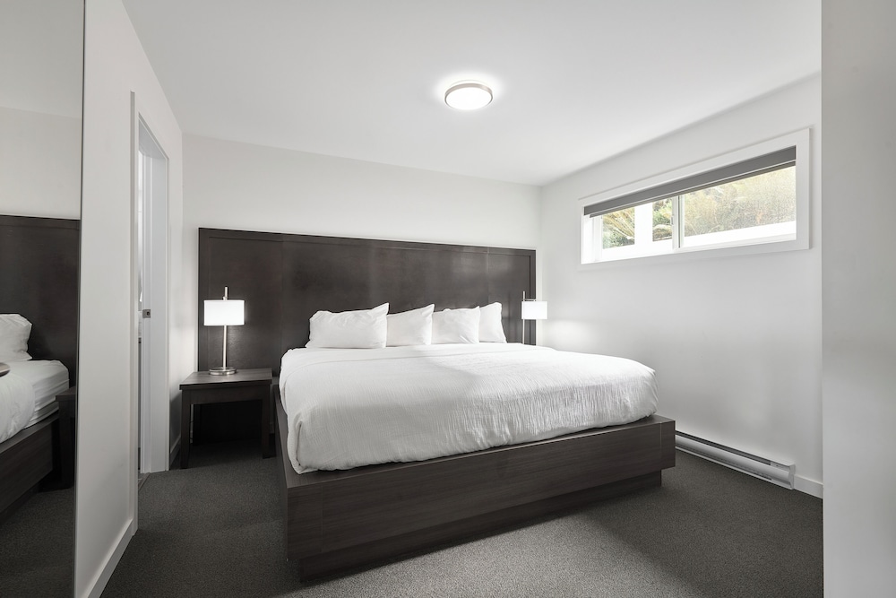 Standard Room, 1 King Bed with Sofa bed photo 1