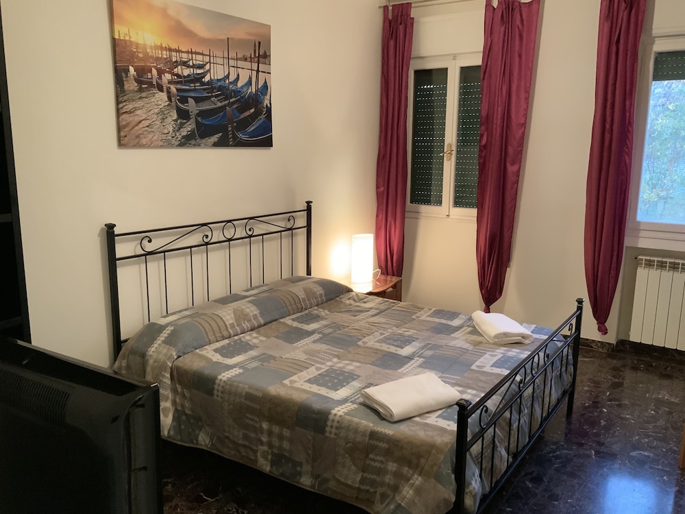 Comfort Double Room, Shared Bathroom photo 1