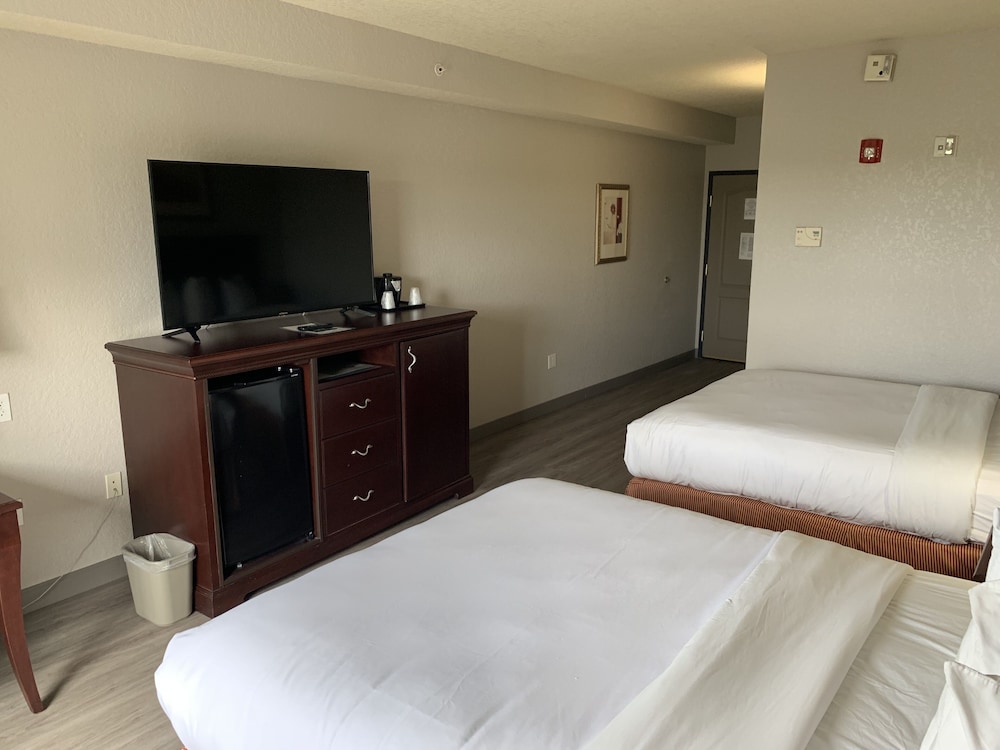 Room, 2 Queen Beds, Non Smoking - Photo 4