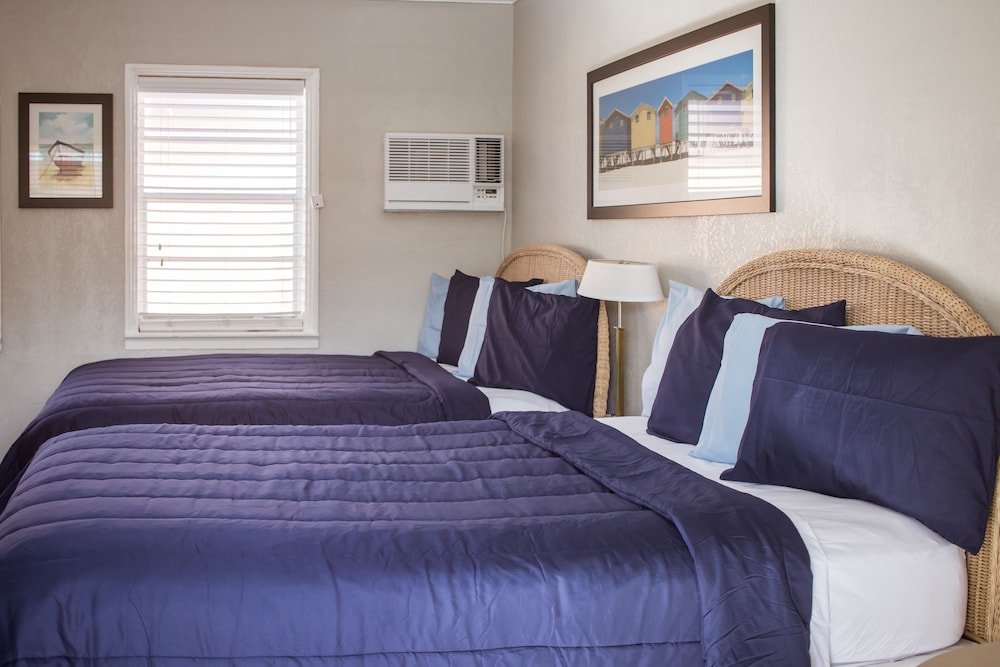 Room, 2 Queen Beds - Photo 7