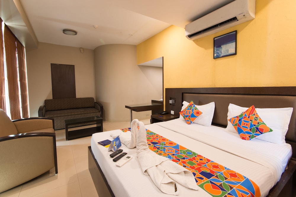 Superior Suite, 1 Queen Bed, Non Smoking photo 3