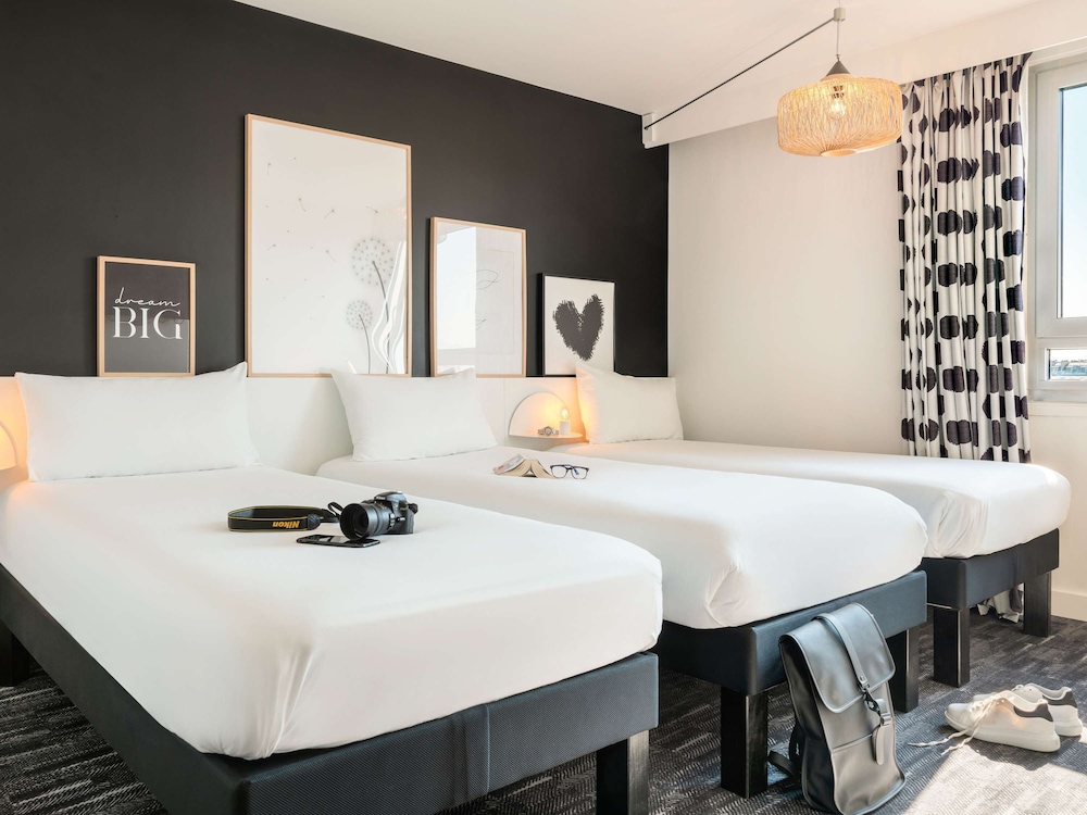Standard Room, 3 Twin Beds photo 1