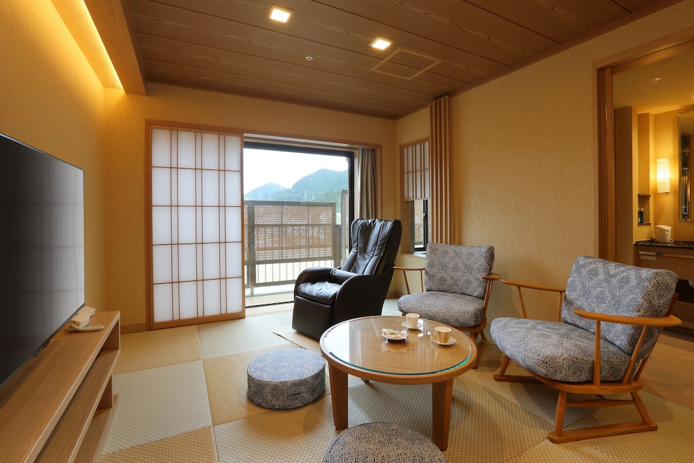 Japanese Western Style Superior Room with Tatami Area & Private Hot Spring Bath,NonSmoking(Shuhokan) photo 3