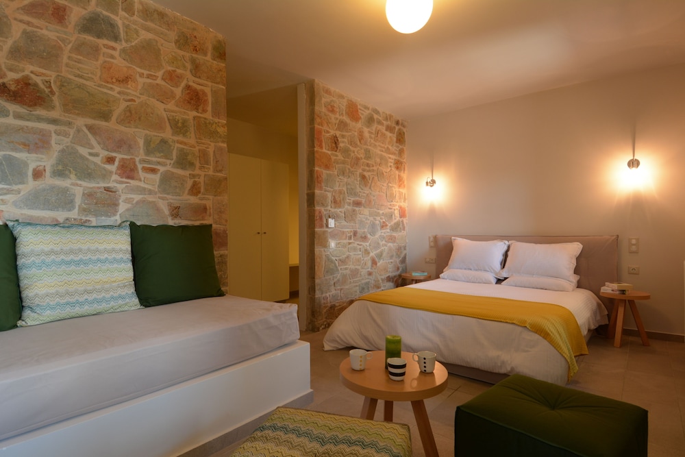 Deluxe Triple Room photo 2