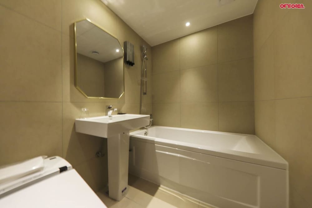 Standard Double Room - Photo 21