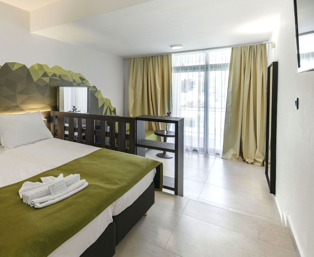 Superior Double Room, Balcony, Park View - Photo 5