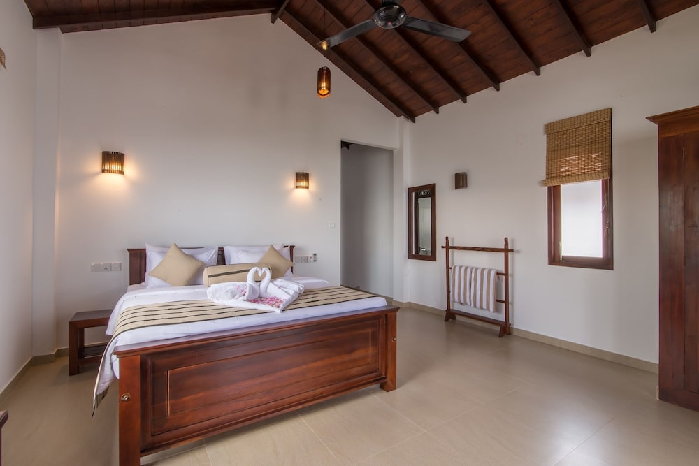 Deluxe Double Room, Balcony, Partial Ocean View photo 3
