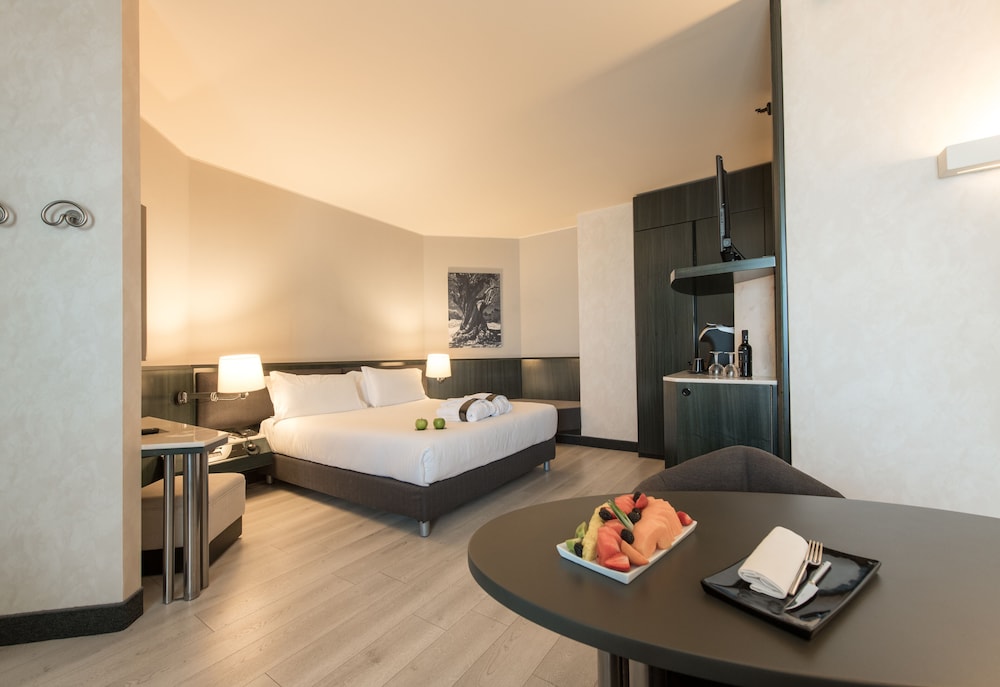 Superior Business Room, 1 Queen Bed - Photo 8