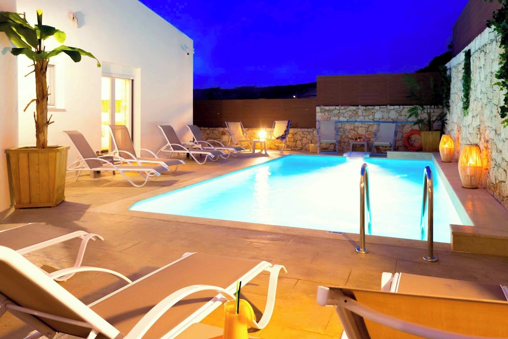 Villa (6 Bedrooms)