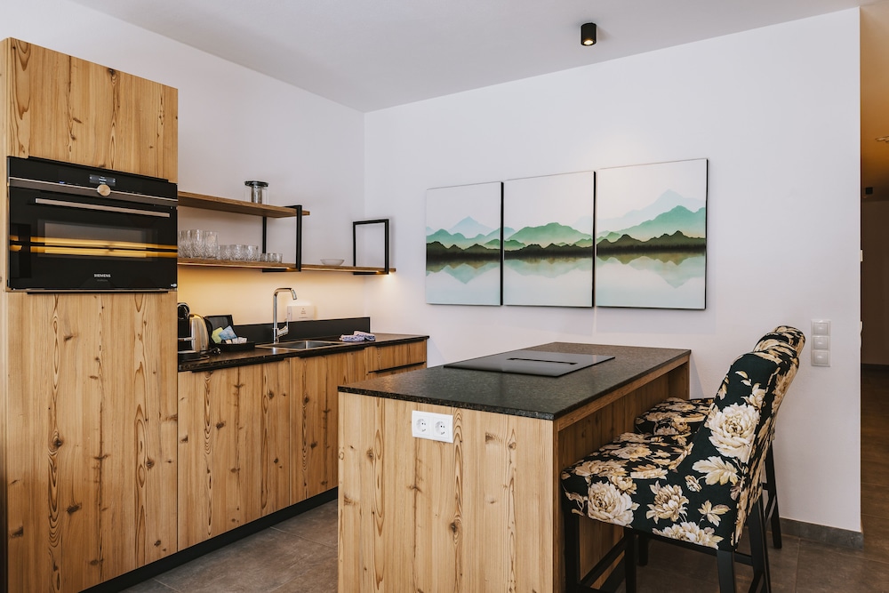 1-Bedroom Suite with Sauna - Photo 4