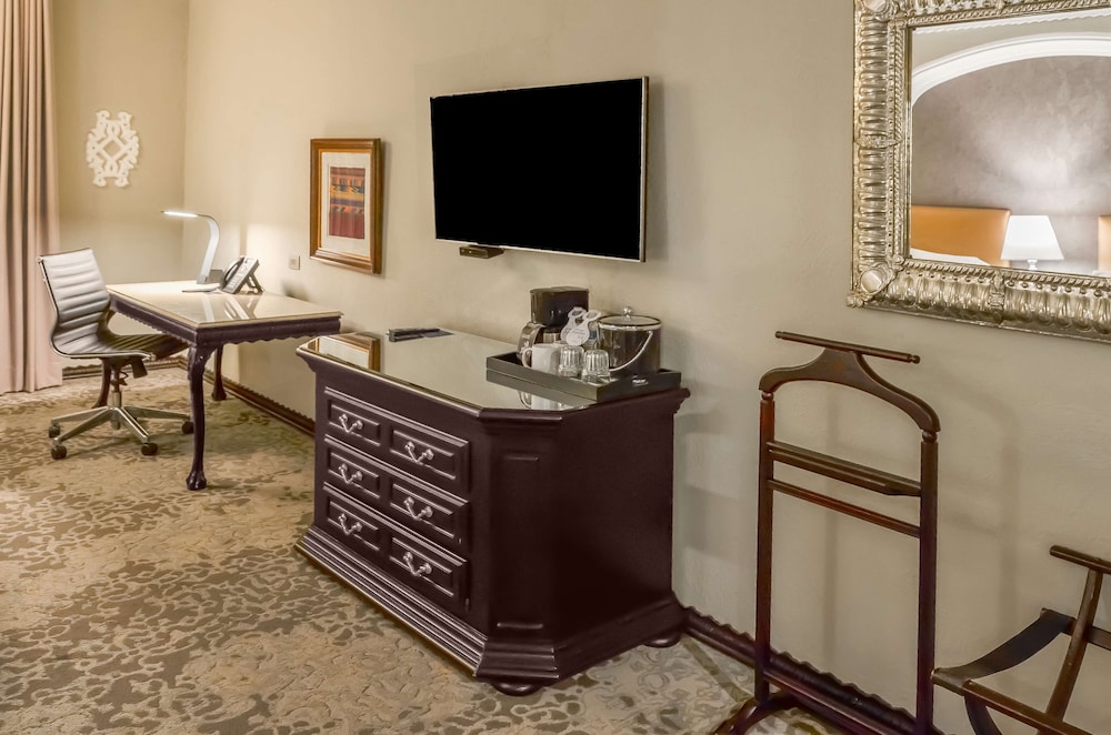 Room, 2 Queen Beds - Photo 3