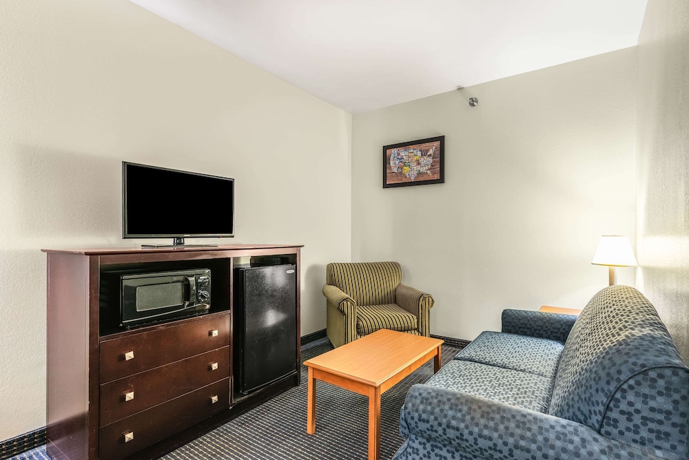 Standard Room, 2 Queen Beds, Non Smoking - Photo 4
