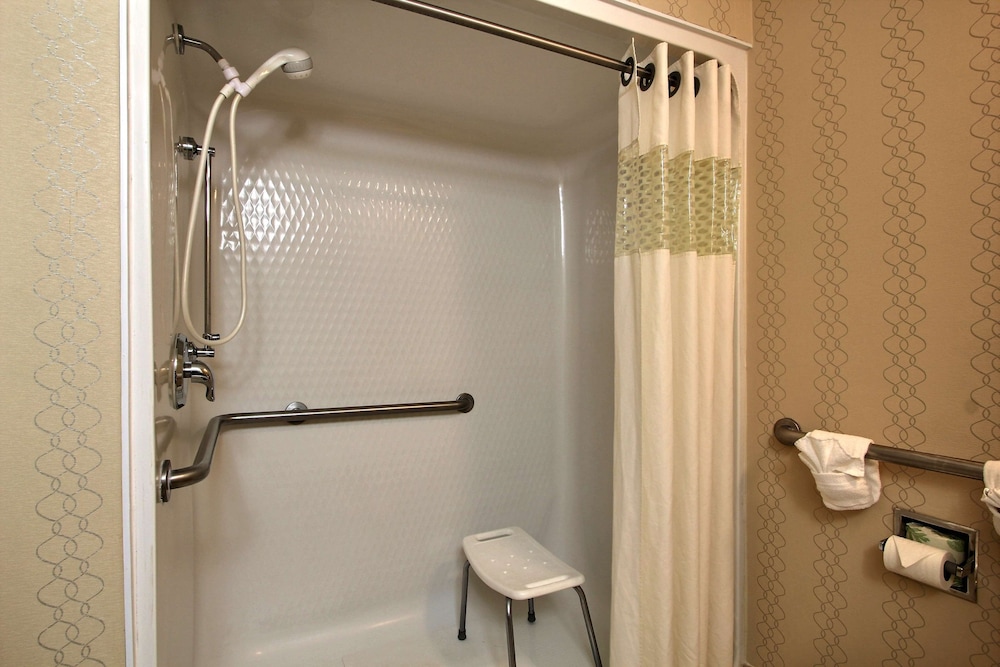 Room, 2 Queen Beds, Accessible, Non Smoking - Photo 4