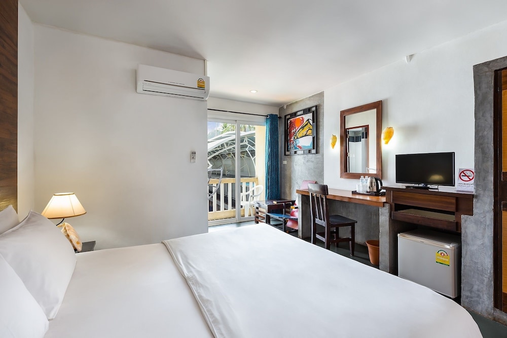 Standard Double Room - Photo 8