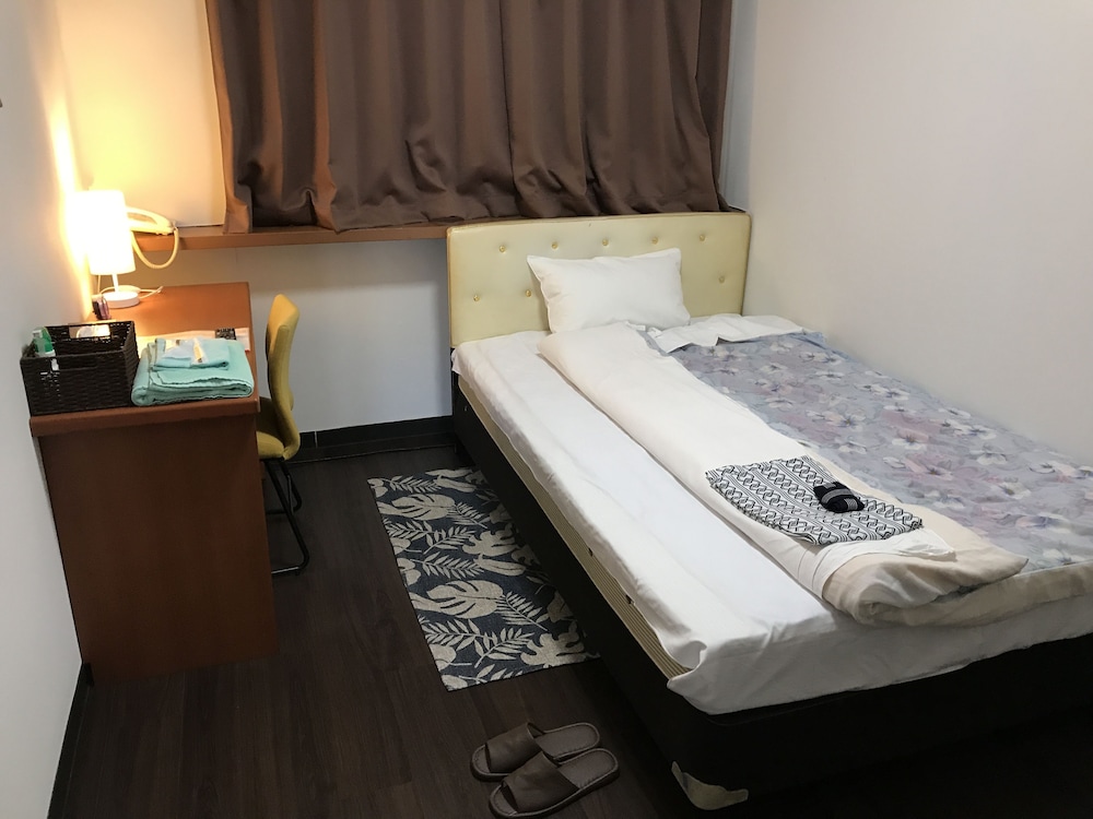 Basic Single Room, Shared Bathroom (Old Building) photo 1
