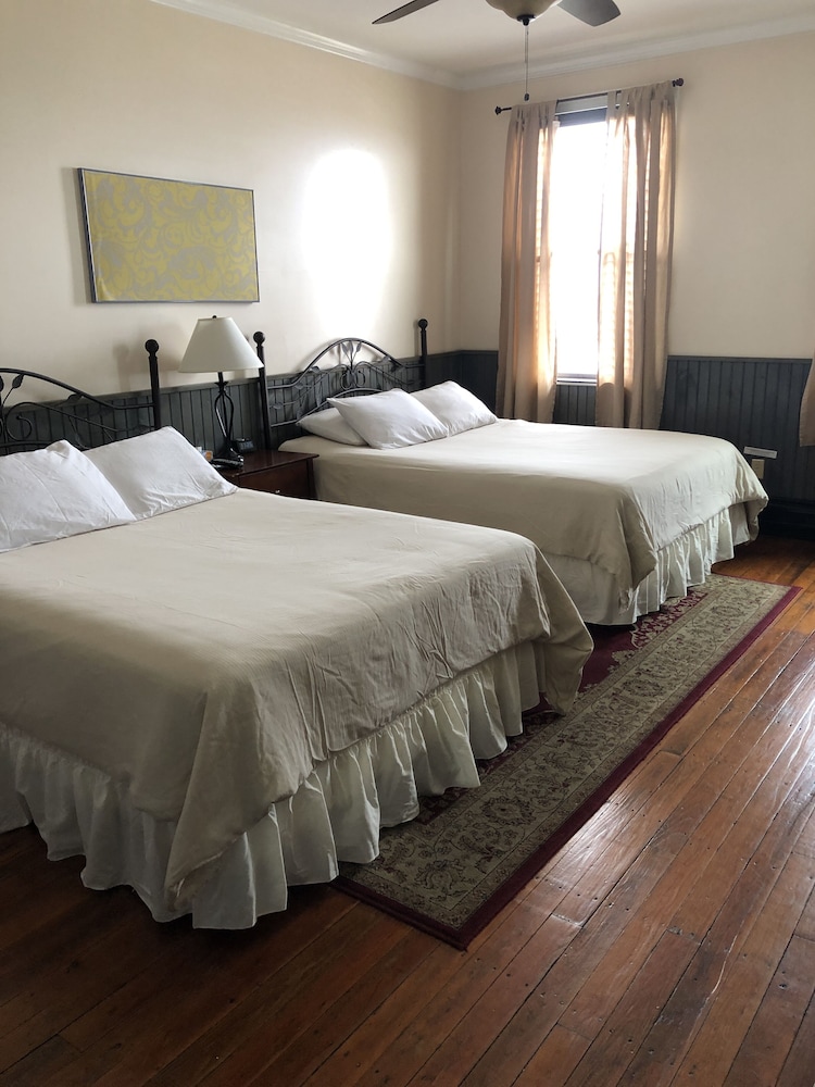 Basic Room, 2 Queen Beds