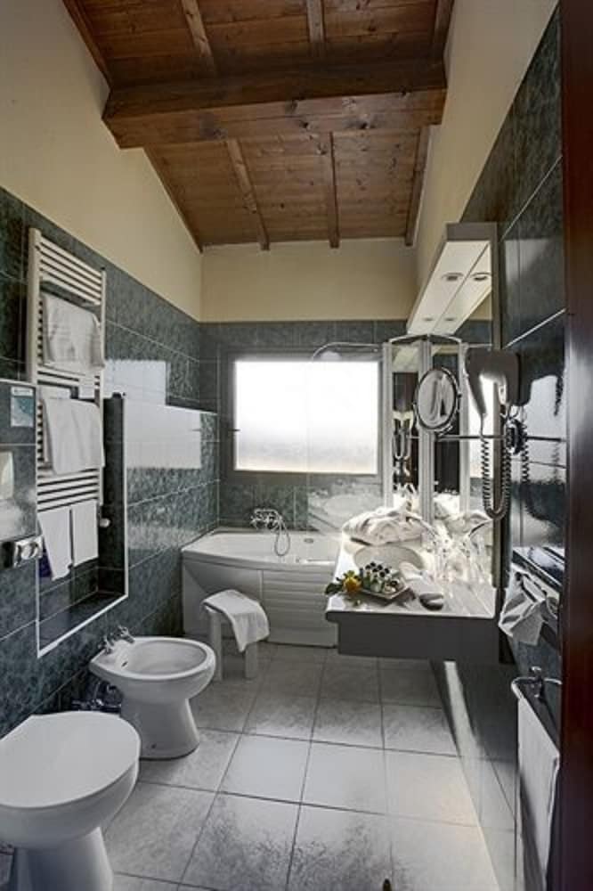 Standard Double or Twin Room - Photo 6