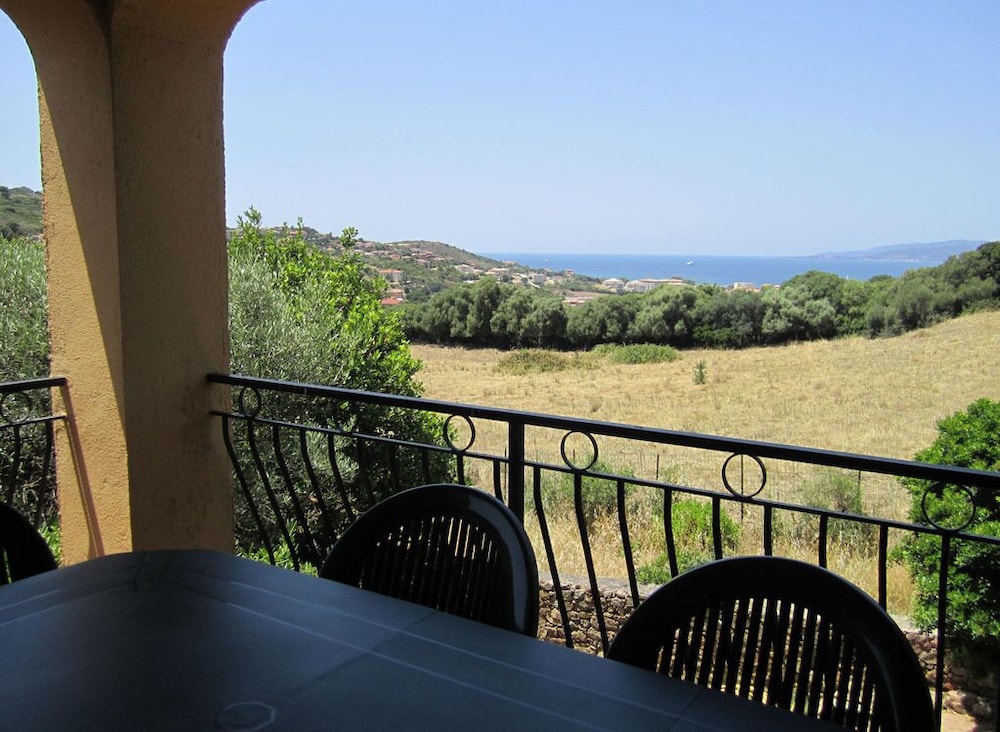 Classic Apartment, 2 Bedrooms, Sea View (Terrace) photo 2