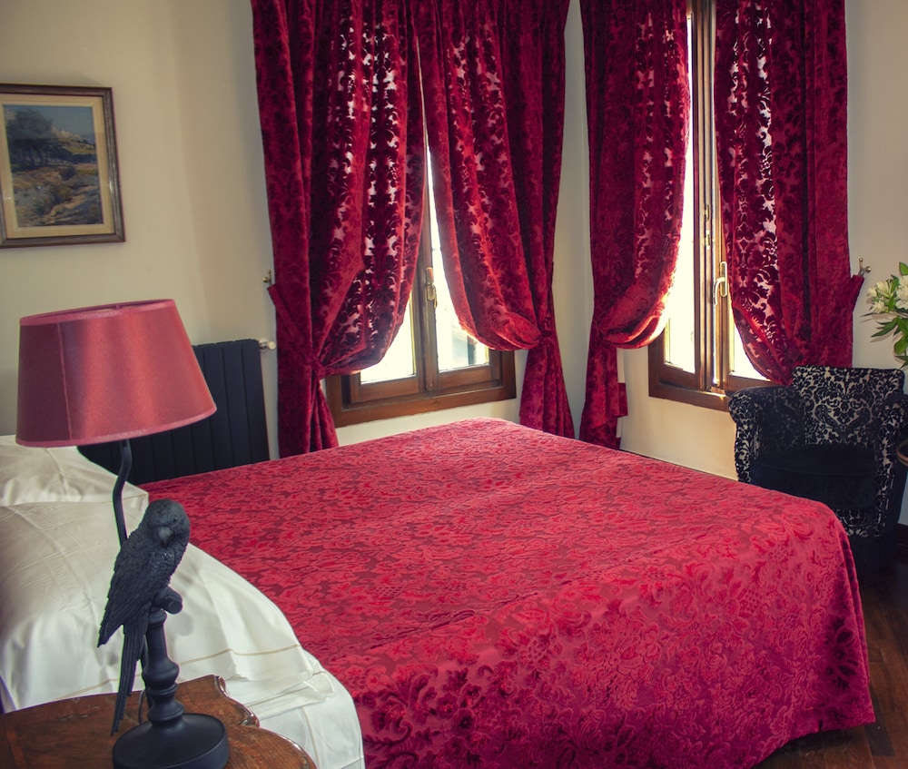 Deluxe Double Room, Canal View, Corner photo 2