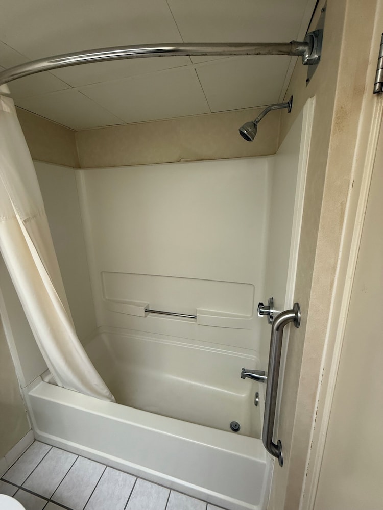 Room, 2 Queen Beds, Accessible, Non Smoking - Photo 4