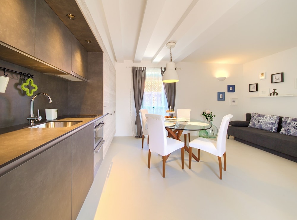Apartment (One Bedroom Apartment)