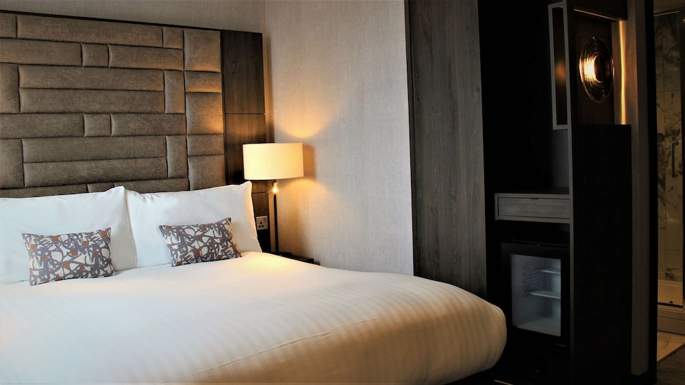 Family Room, 1 Queen Bed with Sofa bed - Photo 5