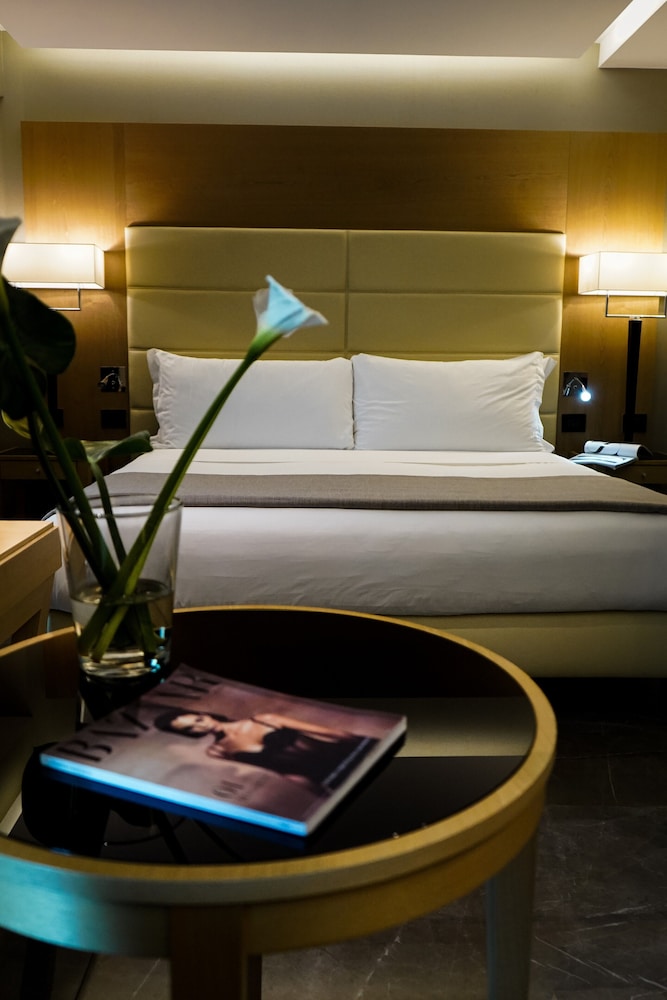 Suite (Forum) - Photo 1