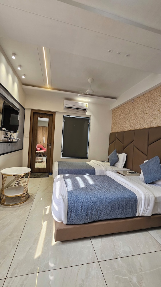 Deluxe Room - Photo 7