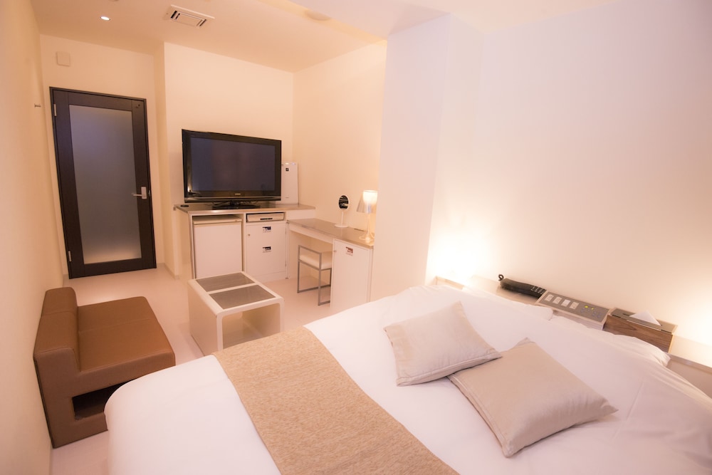 Double Room - Non-Smoking (Must check in after 21:00) photo 3