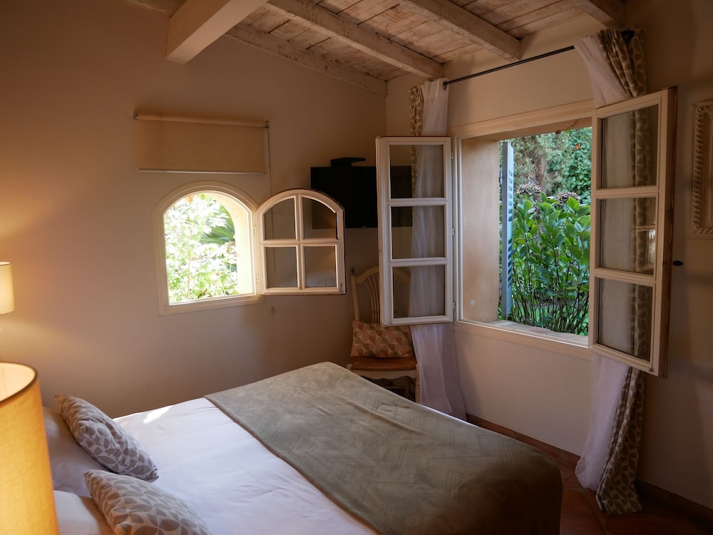 Standard Double Room photo 2