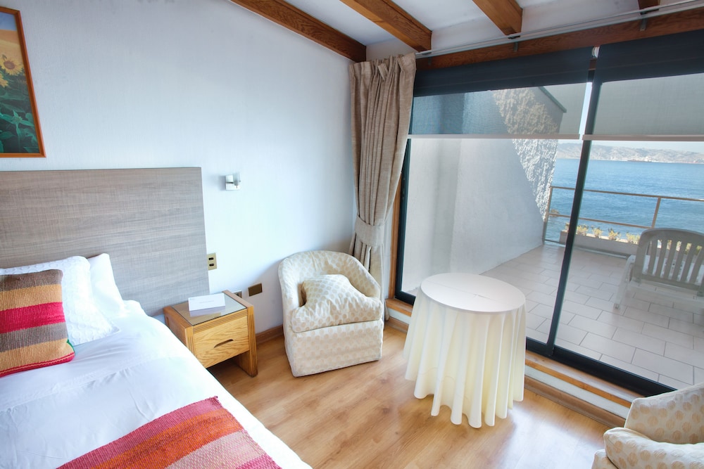 Superior Suite, 1 King Bed, Balcony photo 1