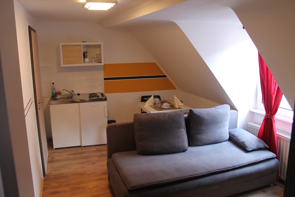 Comfort Suite, 1 Queen Bed with Sofa bed (8 Iris) photo 3
