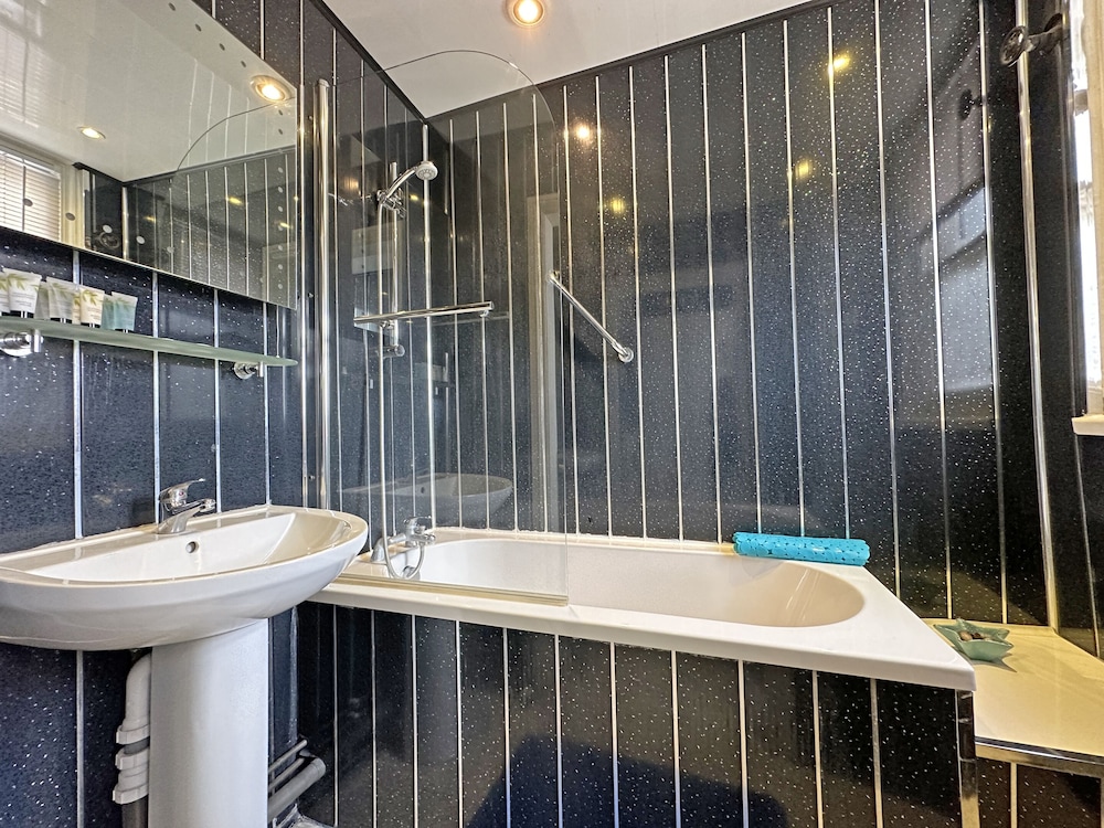 Basic Double Room, Ensuite (9) - Photo 5