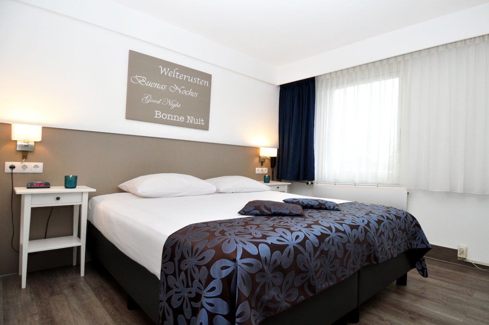 Deluxe Triple Room, 3 Twin Beds - Photo 9